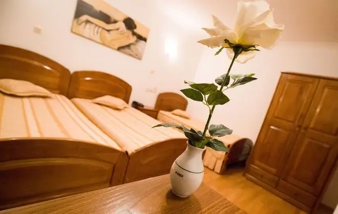 Traditional Üç Kişilik Oda