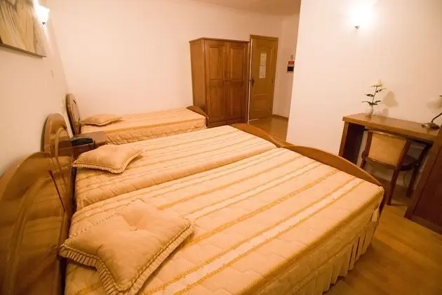 Traditional Üç Kişilik Oda