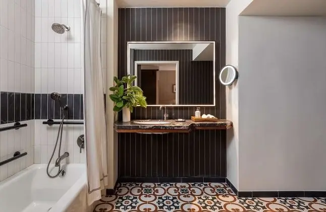 Deluxe Oda, 1 En Büyük (King) Boy Yatak, Veranda, Zemin Kat (Veranda King Accessible)