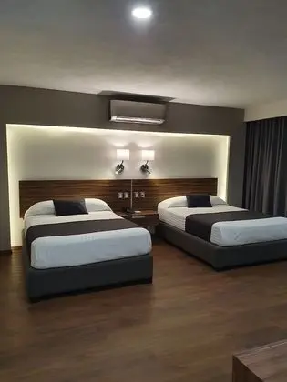 Tek Büyük Yataklı Oda, 2 Çift Kişilik Yatak