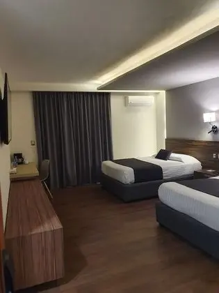 Tek Büyük Yataklı Oda, 2 Çift Kişilik Yatak