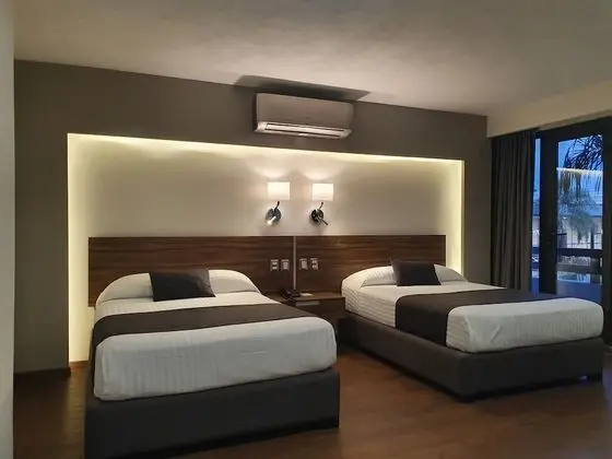 Tek Büyük Yataklı Oda, 2 Çift Kişilik Yatak