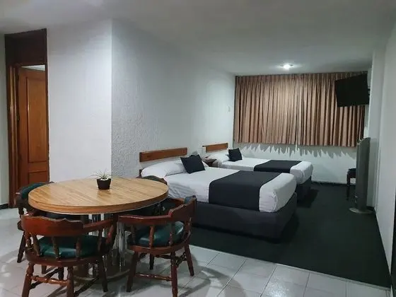 Tek Büyük Yataklı Oda, 2 Çift Kişilik Yatak