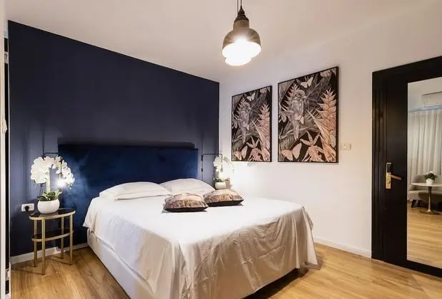 Comfort Tek Büyük Yataklı Oda