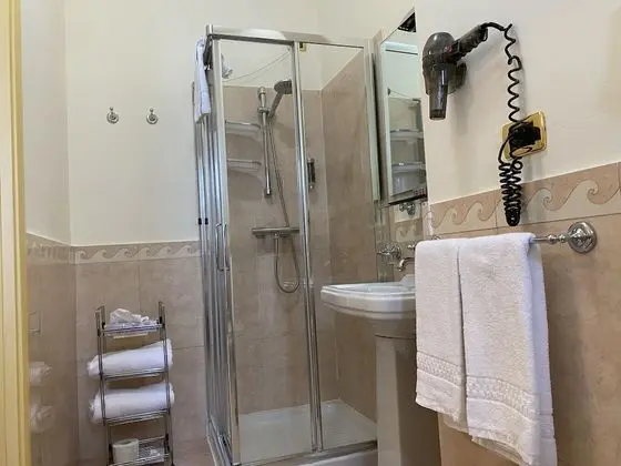 Superior Tek Büyük Yataklı Oda, Göl Manzaralı