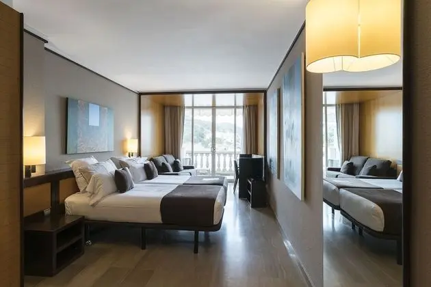 Deluxe Tek Büyük veya İki Ayrı Yataklı Oda, Balkon, Deniz Manzaralı