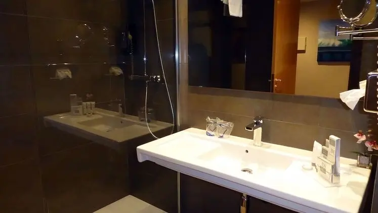 Deluxe Tek Büyük veya İki Ayrı Yataklı Oda, Balkon, Deniz Manzaralı