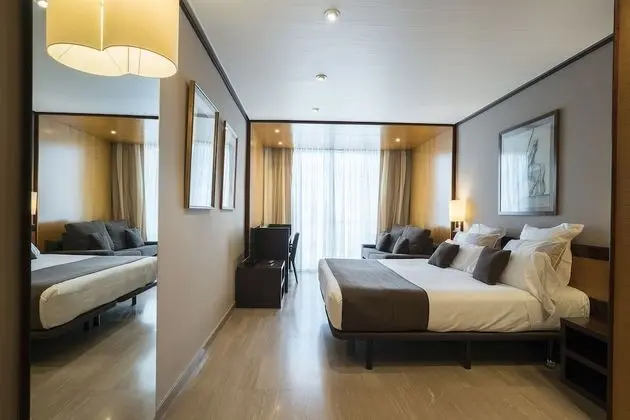 Standard Tek Büyük veya İki Ayrı Yataklı Oda, Balkon, Havuz Manzaralı