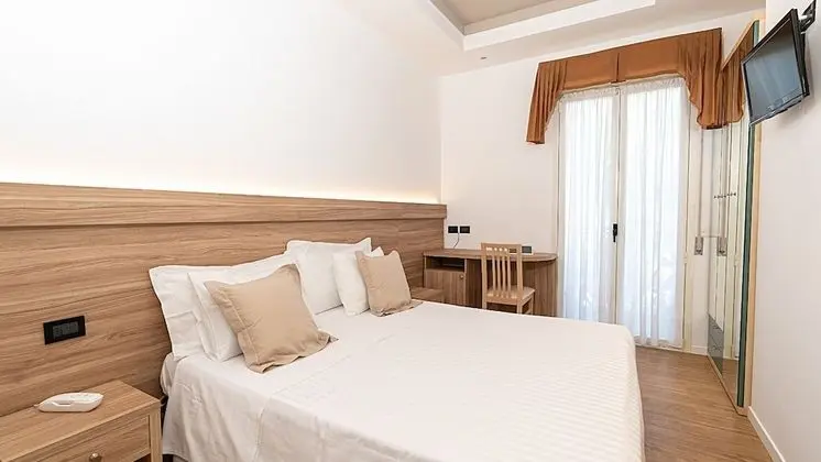 Classic Tek Büyük Yataklı Oda