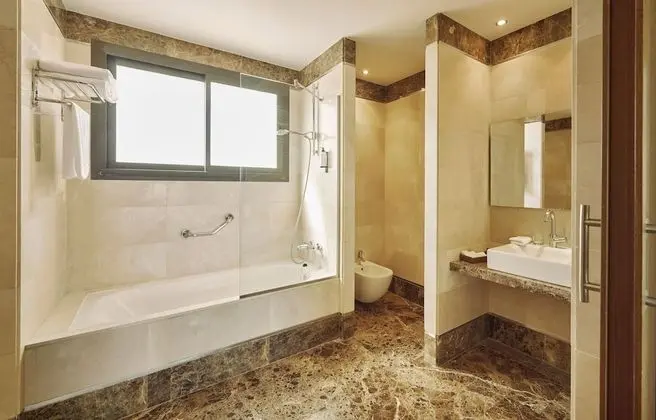 Süit, 2 Yatak Odası, Deniz Manzaralı (4 adults + 1 child)
