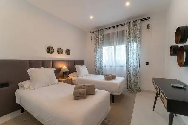 Superior Apart Daire, 2 Yatak Odası, Teras, Bahçe Manzaralı