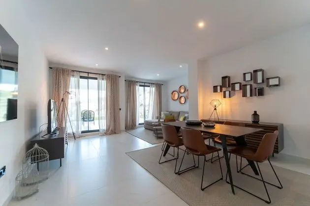 Superior Apart Daire, 2 Yatak Odası, Teras, Bahçe Manzaralı