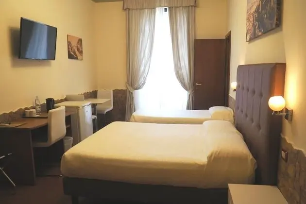 Üç Kişilik Oda