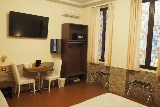 Üç Kişilik Oda