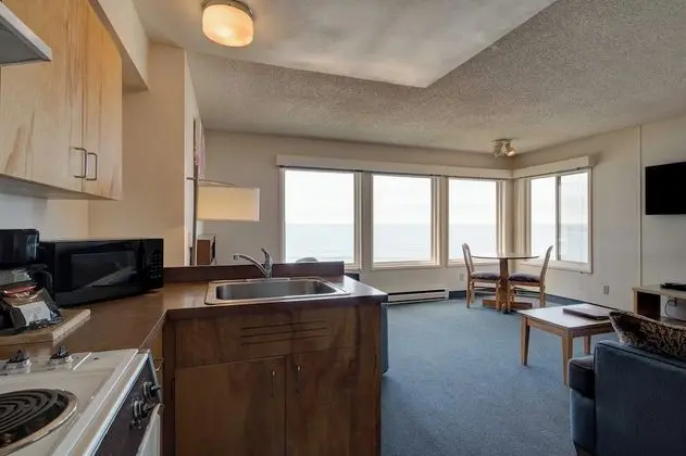 1 bedroom Suite w/Kitchen, Oceanview Non-Pet