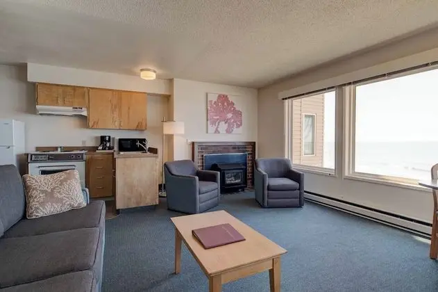 1 bedroom Suite w/Kitchen, Oceanview Non-Pet