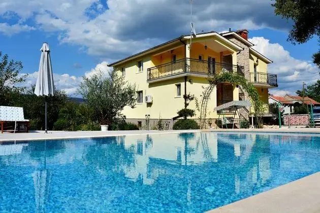 Luxury Villa, Birden Çok Yatak