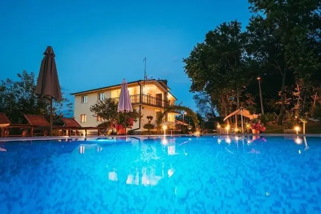 Luxury Villa, Birden Çok Yatak