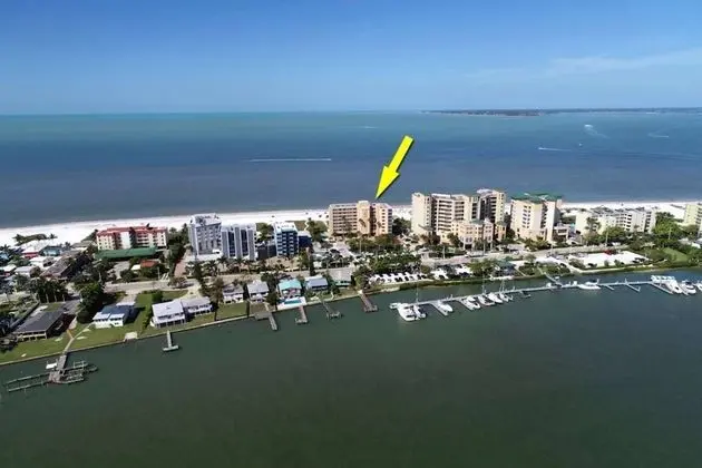 Daire (Estero Island Beach Villas 105)