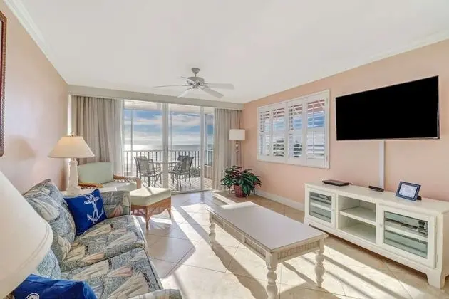 Daire (Estero Island Beach Villas 206)