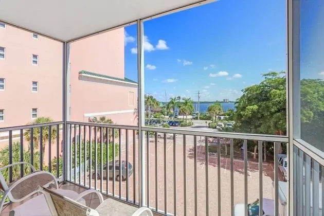 Daire (Estero Island Beach Villas 206)