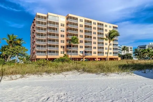 Daire (Estero Island Beach Villas 206)
