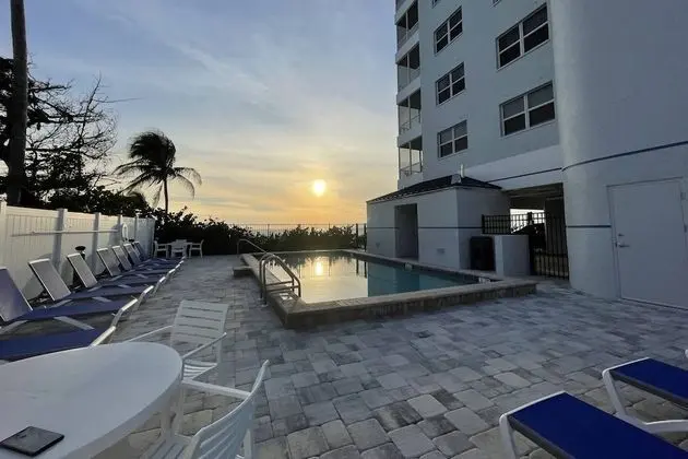 Daire (Estero Island Beach Villas 206)