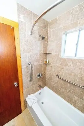 Standard Oda, 1 En Büyük (King) Boy Yatak (Not Pet Friendly)