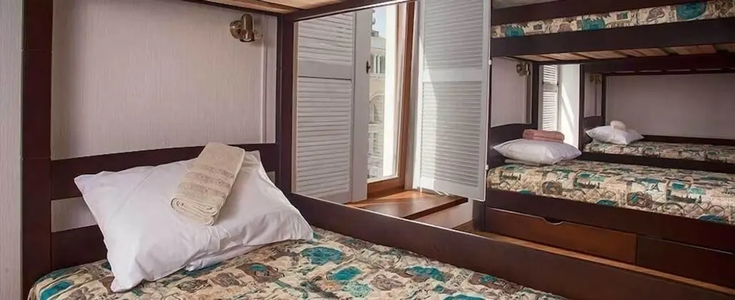 Ortak Ranzalı Oda, Karma Ranzalı Oda, Balkon (16 beds)