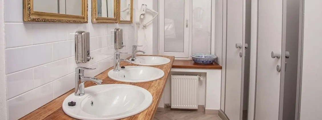 Ortak Ranzalı Oda, Karma Ranzalı Oda, Balkon (16 beds)