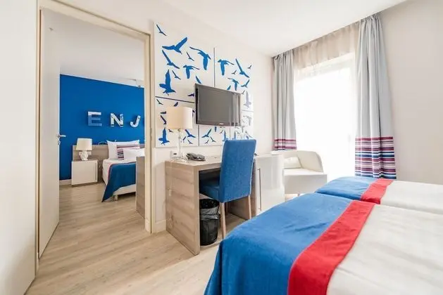 Family Room, 2 Bedrooms, Connecting Rooms