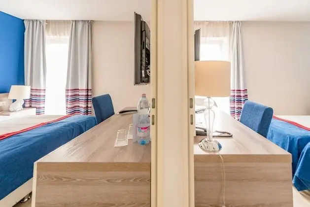 Family Room, 2 Bedrooms, Connecting Rooms