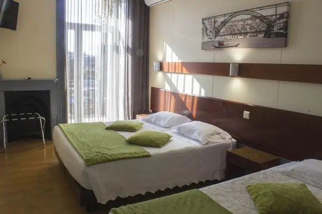 Standard Üç Kişilik Oda, Balkon, Bahçe Manzaralı