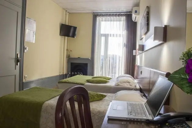 Standard Üç Kişilik Oda, Balkon, Bahçe Manzaralı