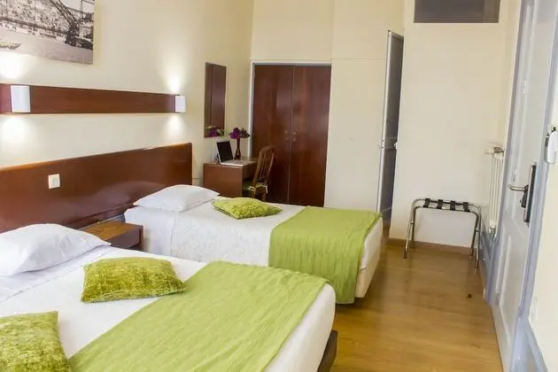 Standard Üç Kişilik Oda, Balkon, Bahçe Manzaralı
