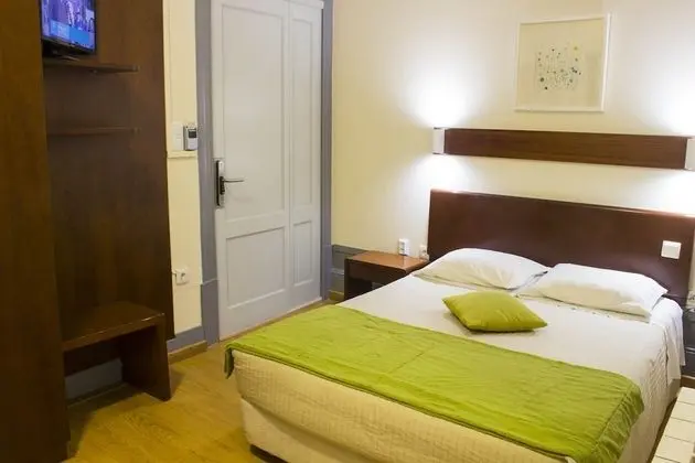 Standard Üç Kişilik Oda, Balkon, Bahçe Manzaralı
