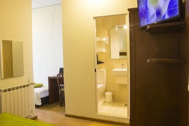 Standard Üç Kişilik Oda, Balkon, Bahçe Manzaralı