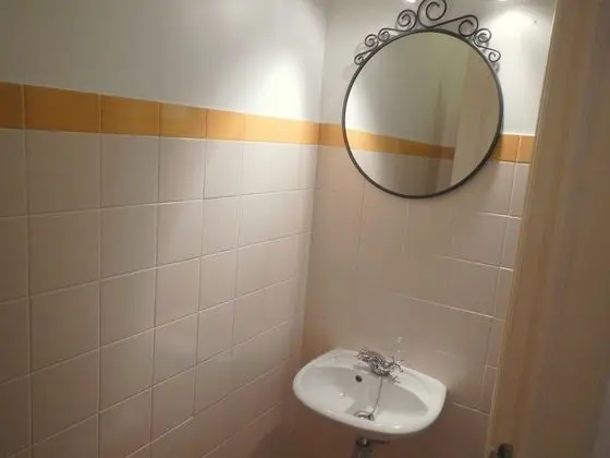 Tek Büyük Yataklı Oda, Ortak Banyo (Earth Room)