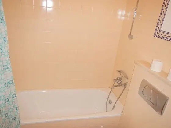 Tek Büyük Yataklı Oda, Ortak Banyo (Fire Room)