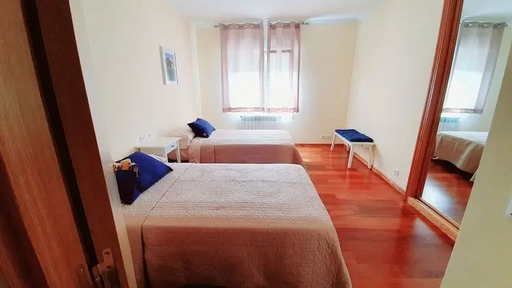 İki Ayrı Yataklı Oda, Ortak Banyo