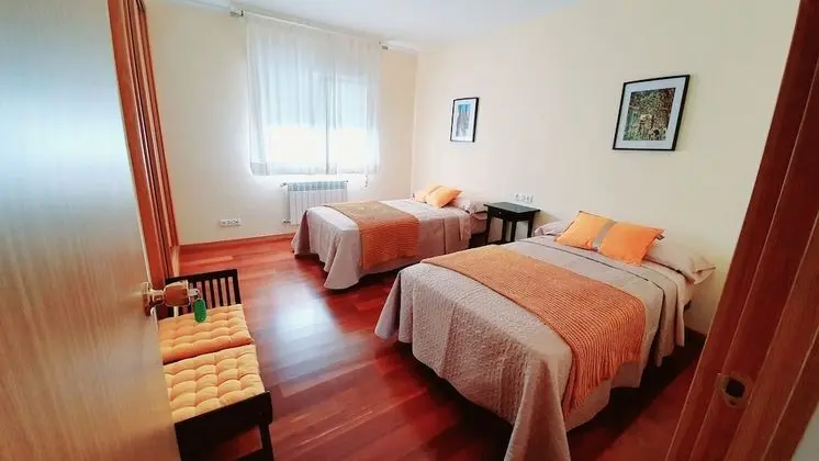 İki Ayrı Yataklı Oda, Ortak Banyo