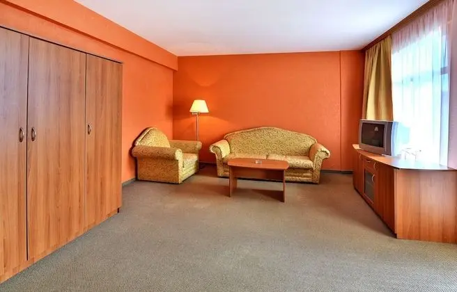 Süit (Healing Hot Mineral Pools - Free Use)