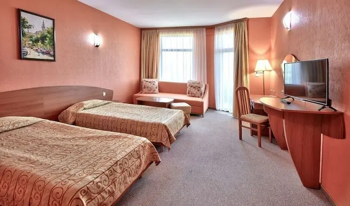 Tek Büyük veya İki Ayrı Yataklı Oda (Healing Hot Mineral Pools - Free Use)