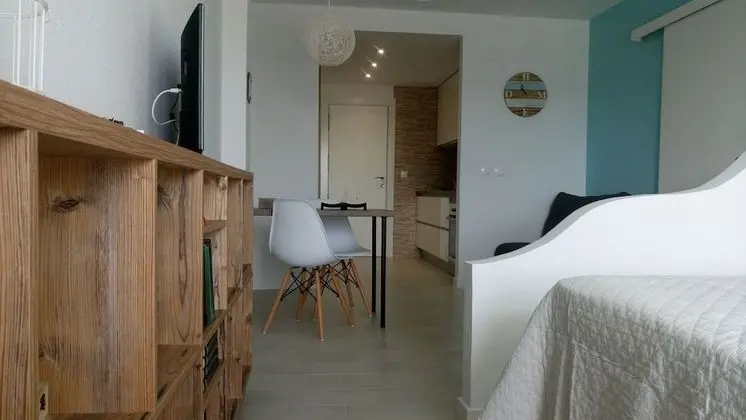 Stüdyo, Havuz Manzaralı