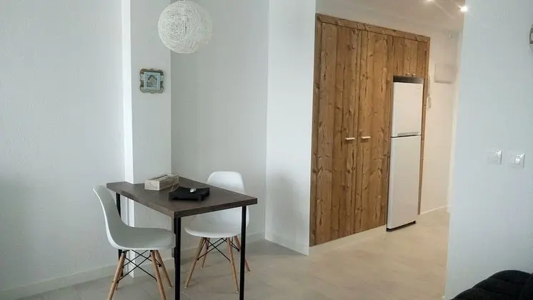 Stüdyo, Havuz Manzaralı