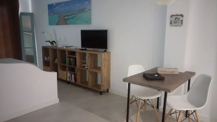 Stüdyo, Havuz Manzaralı