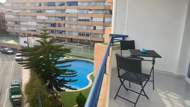 Stüdyo, Havuz Manzaralı
