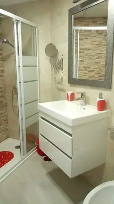 Stüdyo, Havuz Manzaralı
