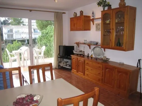 Apart Daire, 2 Yatak Odası, Teras, Havuz Manzaralı