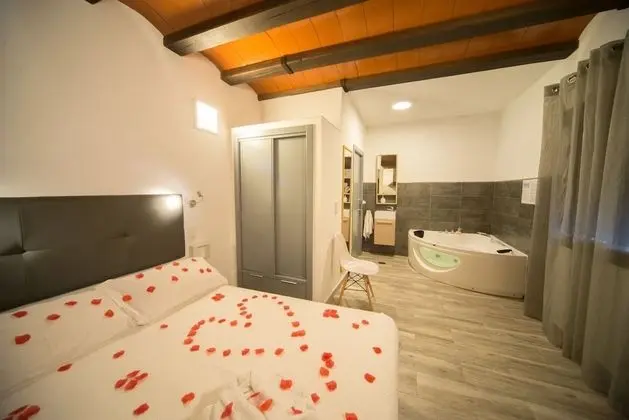 Romantic Stüdyo, Jakuzi (1)